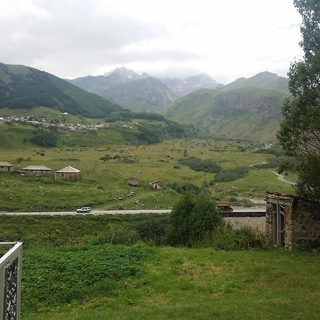 Zura'S Guesthouse Kazbegi Exterior foto